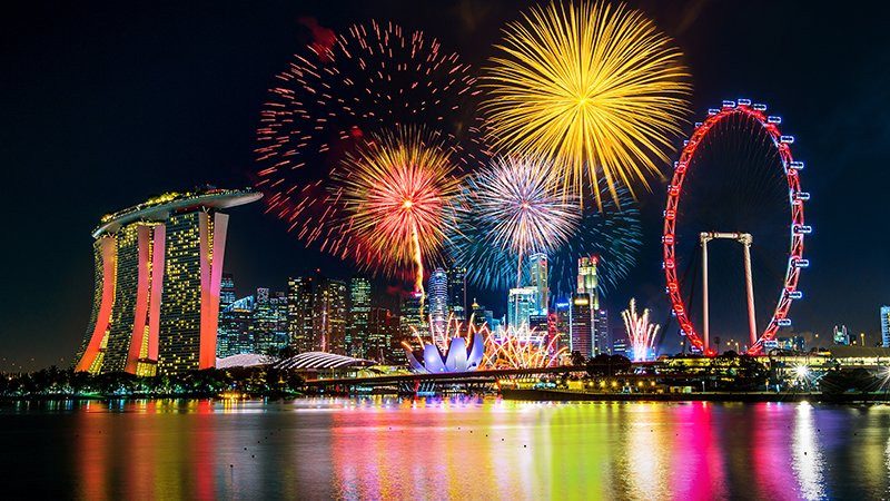 El Mundo comienza a recibir 2026 con fuegos artificiales y buenos deseos