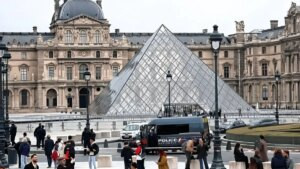 El Museo de Louvre reforzó su seguridad, a dos meses del robo de las joyas reales