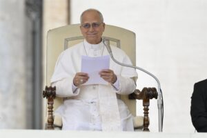 El Papa aboga por priorizar el diálogo o la presión económica en Venezuela frente a las amenazas de «invasión» de Trump | europapress.es