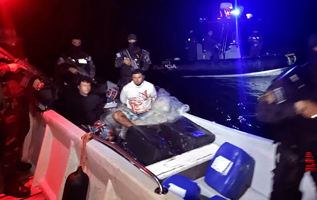 El Salvador interceptó lancha procedente de Nicaragua con 450 kilogramos de cocaína