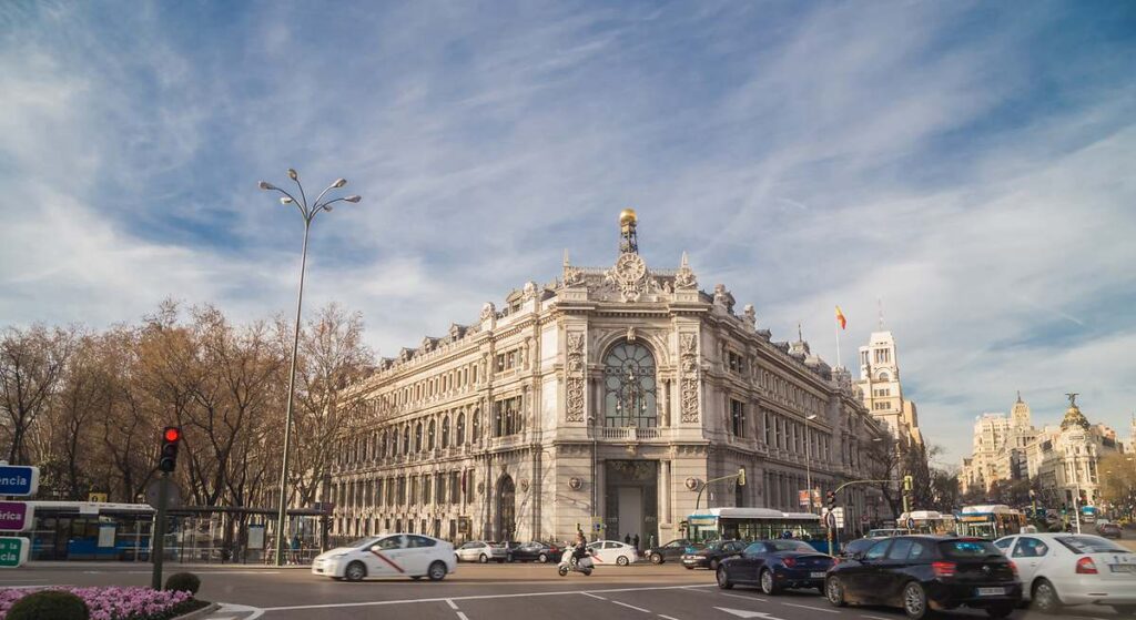 El Tesoro español confía en que el coste de las nuevas emisiones de deuda converja con el interés medio total