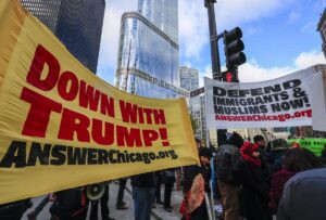 El Tribunal Supremo rechaza permitir que Trump despliegue la Guardia Nacional en Chicago | elperiodico.com