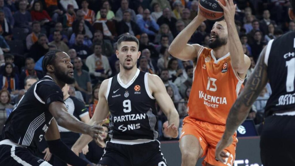 El Valencia supera al Partizan de Peñarroya para cerrar 2025 como líder