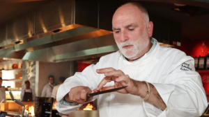 El aperitivo de anchoas con granada del chef José Andrés que triunfará en tu cena de Nochevieja