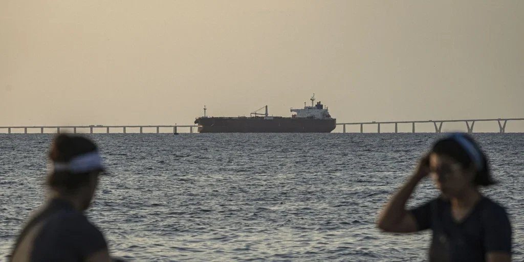 El bloqueo de EE.UU. a los petroleros venezolanos persigue cortar la creciente influencia china