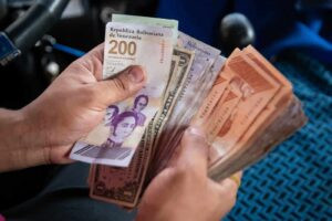 El bolívar cerró 2025 con una devaluación del 82,7 % frente al dólar