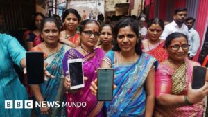 El experimento de dar una paga a más de 100 millones de mujeres por su trabajo como amas de casa (y los resultados que arroja)