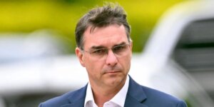 El hijo de Jair Bolsonaro, Flávio, anuncia su candidatura a la presidencia de Brasil en 2026