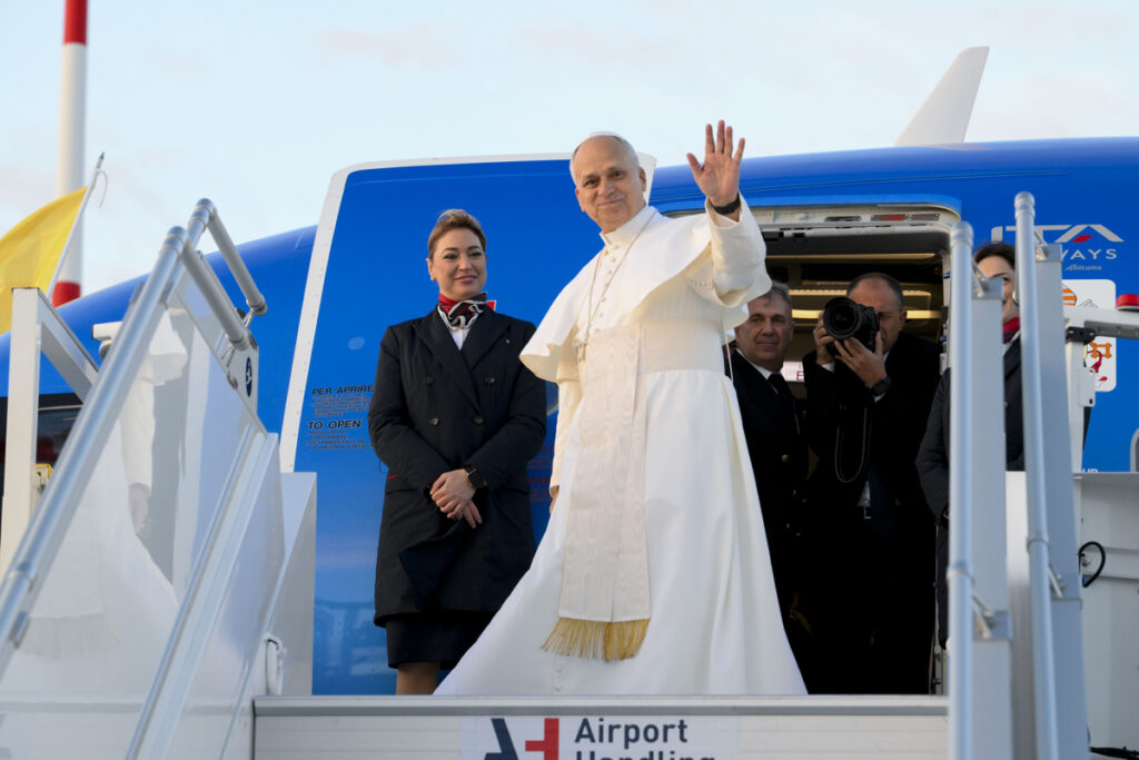 El papa León XIV dice que es mejor el diálogo o incluso "presiones económicas" que atacar Venezuela