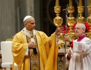 El papa León XVI lamenta la economía que trata «al hombre como mercancía» en primera misa del Gallo – AlbertoNews