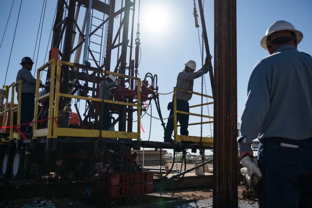 El petróleo sube tras la orden de Trump de bloquear petroleros en Venezuela