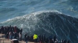 El secreto bajo el mar que explica por qué Nazaré genera olas de más de 30 metros