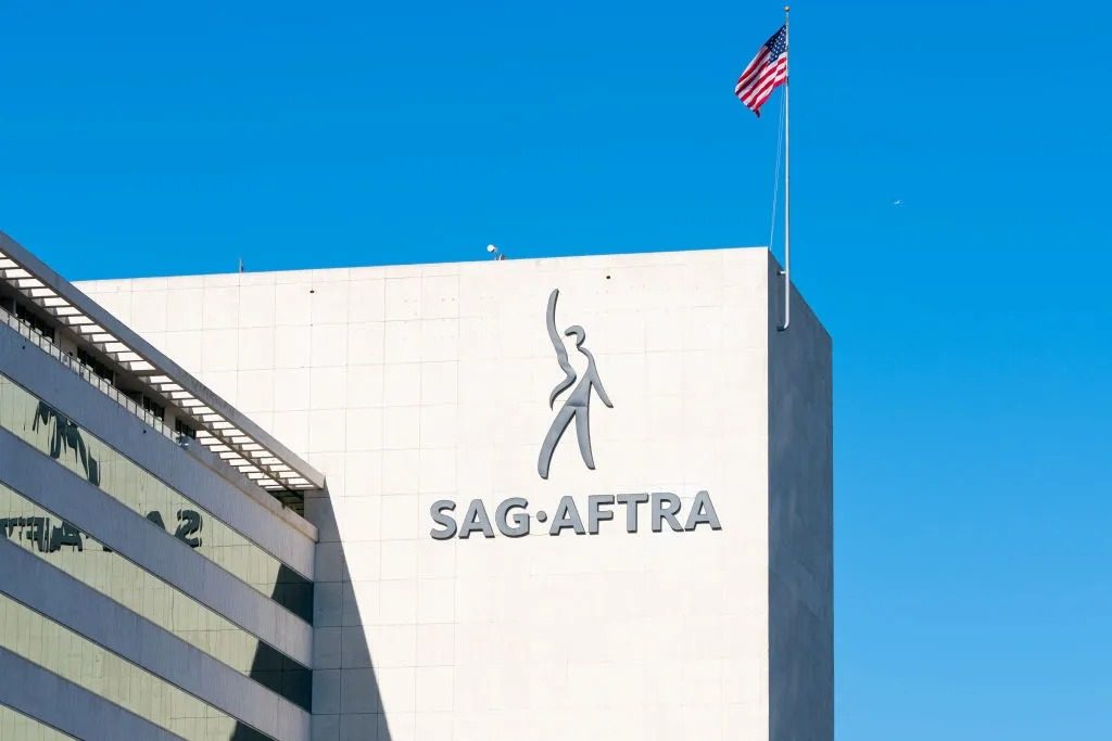 El sindicato de Hollywood pide que la fusión entre Netflix y Warner Bros traiga más empleo - AlbertoNews