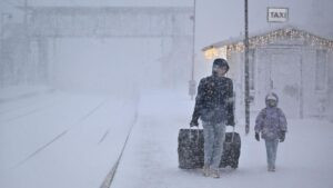 El temporal que azota el norte de Europa deja al menos dos muertos en Suecia y miles de hogares sin luz | elperiodico.com