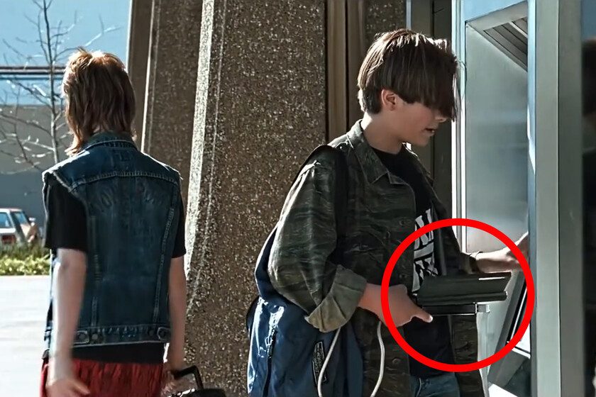 El trasto que utilizó John Connor de Terminator 2 para hackear el cajero existió y sus creadores seguro que te suenan