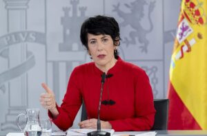 Elma Saiz cree que Feijóo «debería dimitir» tras llevar «un año mintiendo» por los mensajes con Mazón sobre la dana | europapress.es