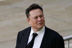 Elon Musk amenaza con una «respuesta» contra la UE por multa a X