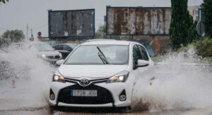 Emergencias eleva a alerta roja por lluvias en todo el litoral de Valencia y mantiene amarilla en Alicante y Castellón