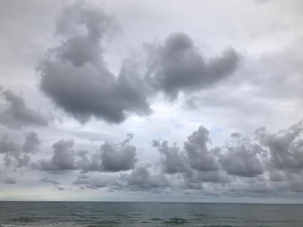 Emergencias emite alerta naranja por lluvias y tormentas en Valencia y amarillo en Alicante y Castellón