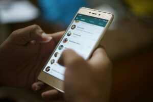Empleadas fueron despedidas tras insultar a su jefe en WhatsApp, pero luego pasó algo insólito