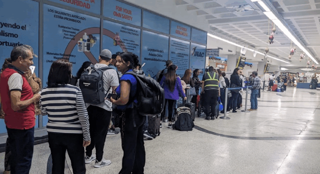 En 48,5% incrementaron pasajeros en aeropuerto de la frontera con Colombia por suspensión de vuelos