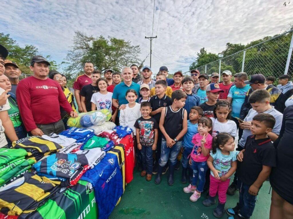 En San Isidro celebran logros con maquinaria nueva para arreglo de vías agrícolas