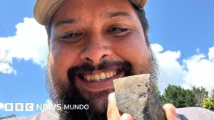 «En cuanto algo cae, es hora de ponerse en marcha»: el lucrativo negocio de los buscadores de meteoritos que ganan miles de dólares vendiéndolos