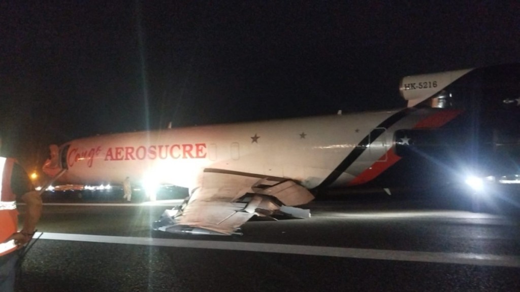 En video e imágenes quedó registrada la emergencia y daños de avión en el tren de aterrizaje en el aeropuerto Ernesto Cortissoz de Barranquilla