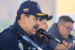 Entre presiones y advertencias, Maduro se aferra al poder a la espera de Trump