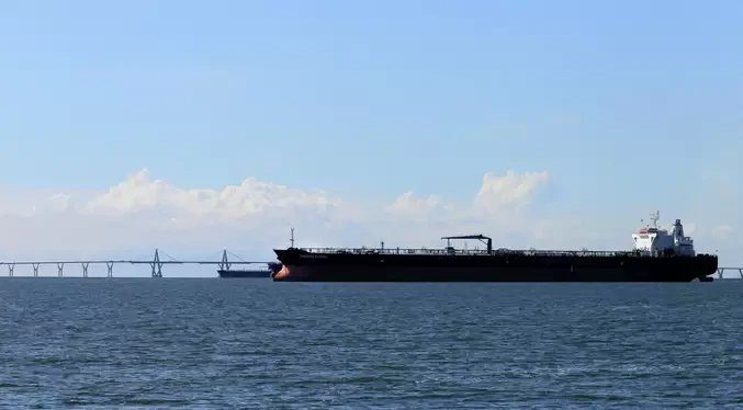 Estados Unidos ordena a sus militares cumplir "cuarentena" del petróleo venezolano
