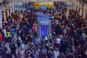 Eurostar reanuda algunos servicios tras la reapertura parcial del túnel del canal de la Mancha | europapress.es