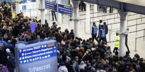 Eurostar reanuda progresivamente el servicio de trenes tras resolver un problema técnico