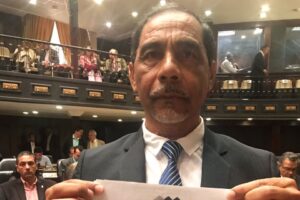Exigen información sobre paradero del exdiputado Fernando Orozco y tres de sus familiares