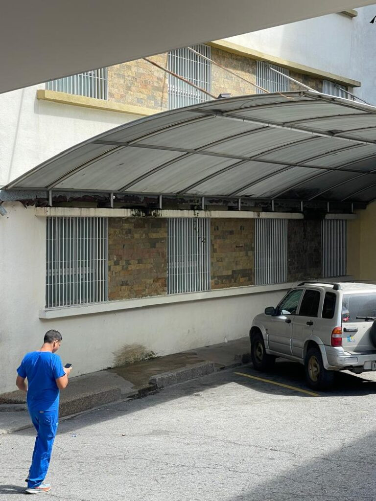 Exigen recuperar el techo del área de emergencia del Seguro Social