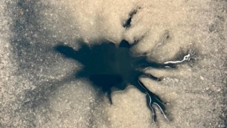 Extraña "araña" en luna de Júpiter intriga a científicos – DW – 19/12/2025