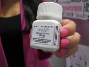 FDA aprueba una pastilla para aumentar la libido en mujeres que han pasado por la menopausia