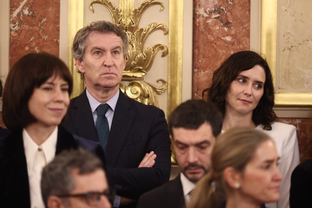 Feijóo acusa a Sánchez ser el que "más ha atacado" la Constitución y promete una etapa "reconstituyente"