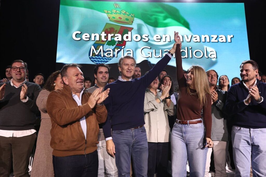 Feijóo y Guardiola se marcan como reto lograr más escaños que toda la izquierda y reducir la dependencia de Vox