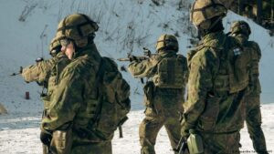 Finlandia ampliará edad de los reservistas hasta los 65 años – DW – 22/12/2025