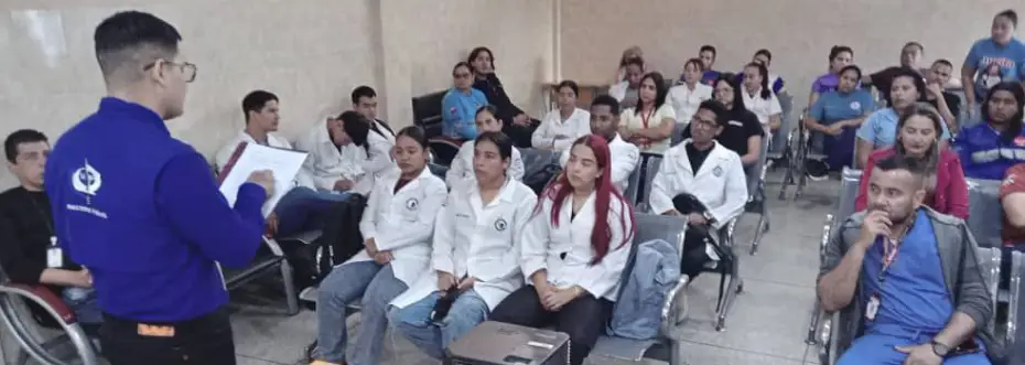 Fortalecen salud femenina: 15.000 profesionales capacitados en atención a víctimas