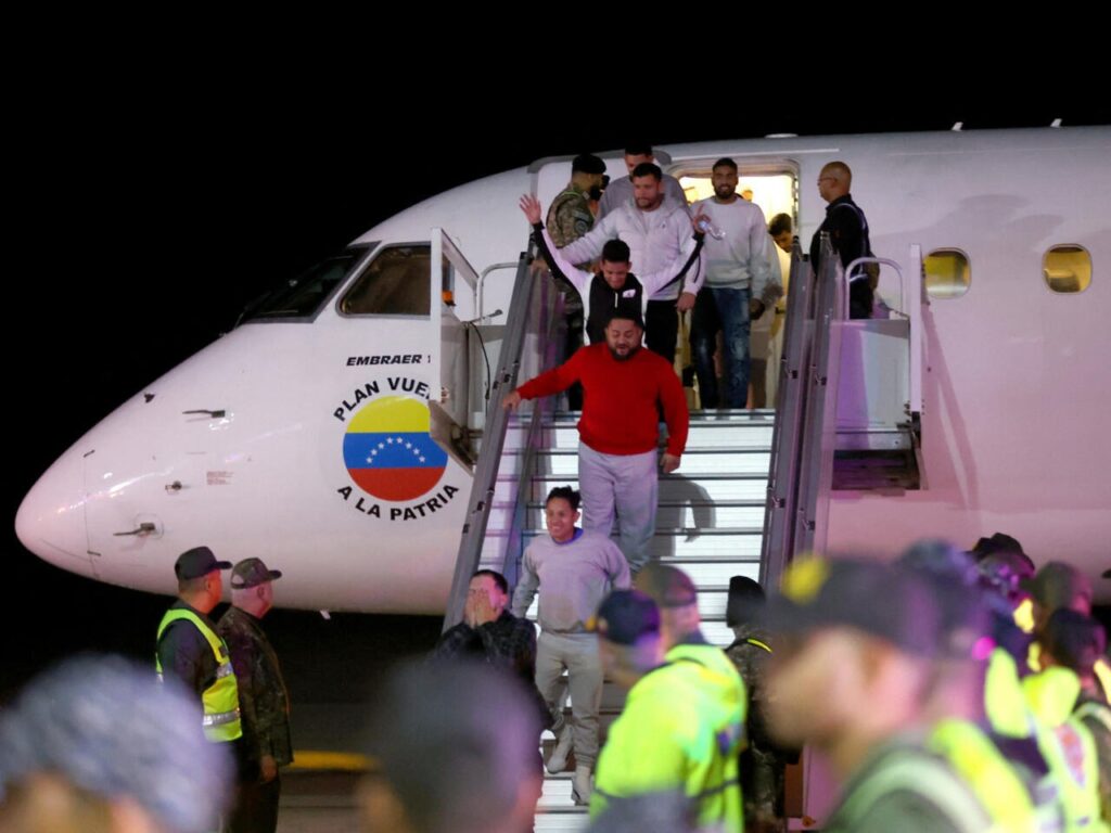 Fox News | La escalada de EE.UU. con Maduro frena los vuelos de deportación a Venezuela - AlbertoNews