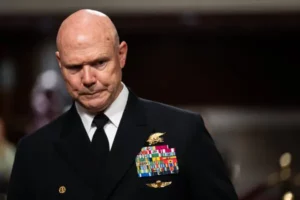 Frank Bradley, militar de EEUU, bajo fuego por polémico ataque a embarcación en el Caribe