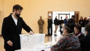 Gabriel Boric votó por última vez como presidente de Chile y descartó plebiscito a su gestión
