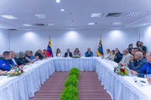 Gobernadora sostuvo reunión con empresarios de Bolívar para avanzar en la recolección de desechos sólidos
