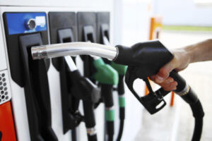 Gobierno de Bolivia negocia con sectores para evitar huelga contra retiro de la subvención al combustible