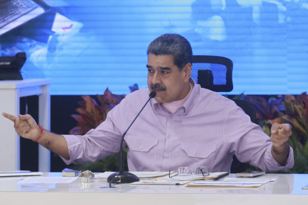 Gobierno de Maduro tacha de "amenaza temeraria y grave" anuncio de Trump sobre bloqueo naval