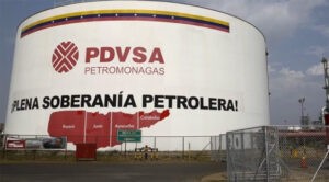 Gobierno pide a trabajadores extremar vigilancia en instalaciones petroleras