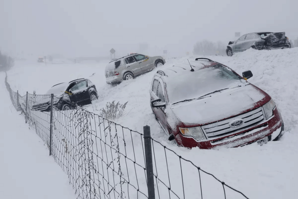 Gran parte de EE.UU. despedirá 2025 con tormenta de nieve y lluvia helada