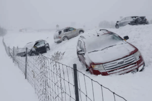 Gran parte de EE.UU. despedirá 2025 con tormenta de nieve y lluvia helada