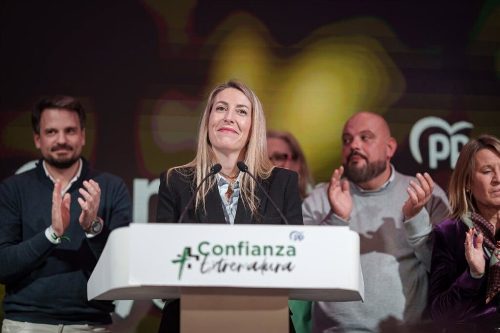 Guardiola contacta con el candidato de Vox de cara a la investidura y aboga por "pensar solo en Extremadura"